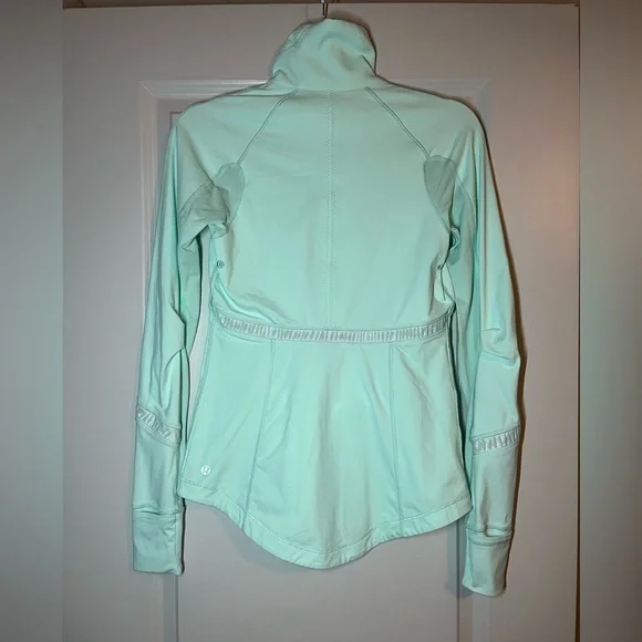 SOLD Lululemon Run: Reflect Pullover in Mint Moment Size 6 - Picture 9 of 10